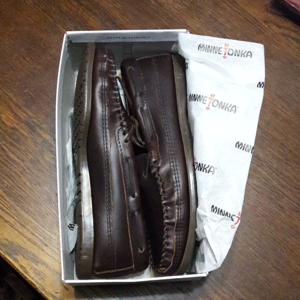 Minnetonka Moccasins Double Bottom Hardsole Lariat